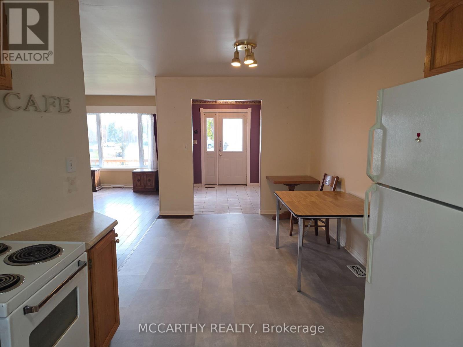 Nice open concept living - 28 Wilson Crescent, Southgate, ON - Indoor Photo Showing Kitchen