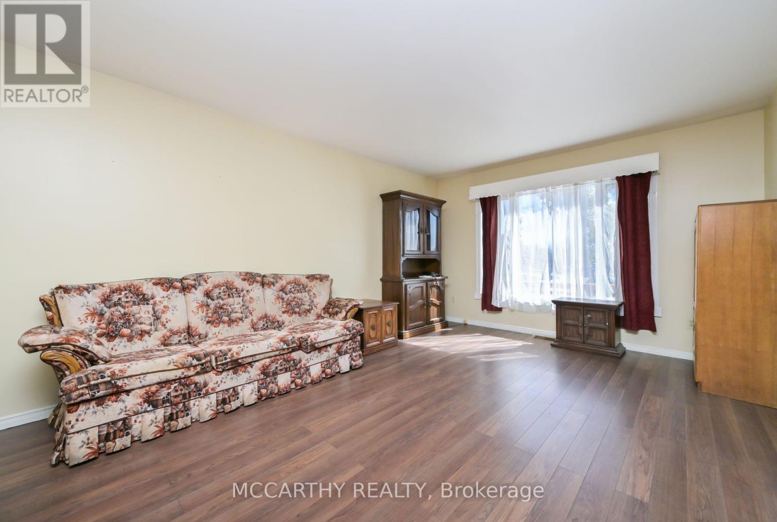 Large picture window over looks front deck - 28 Wilson Crescent, Southgate, ON - Indoor Photo Showing Other Room