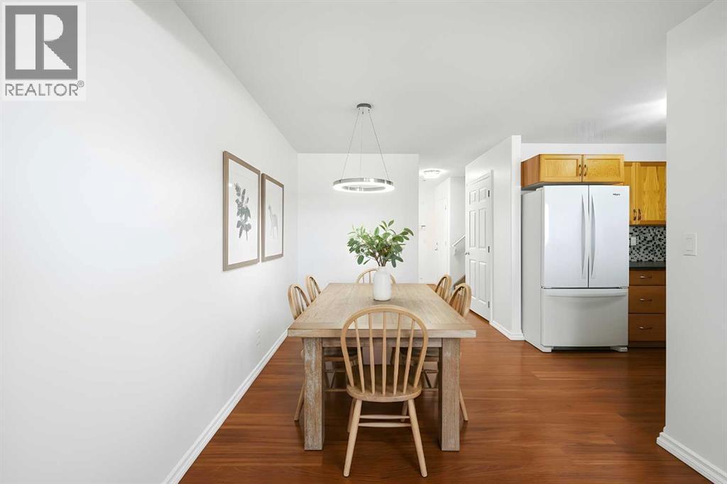 132 Royal Birch Mount Nw, Calgary, AB - Indoor Photo Showing Dining Room
