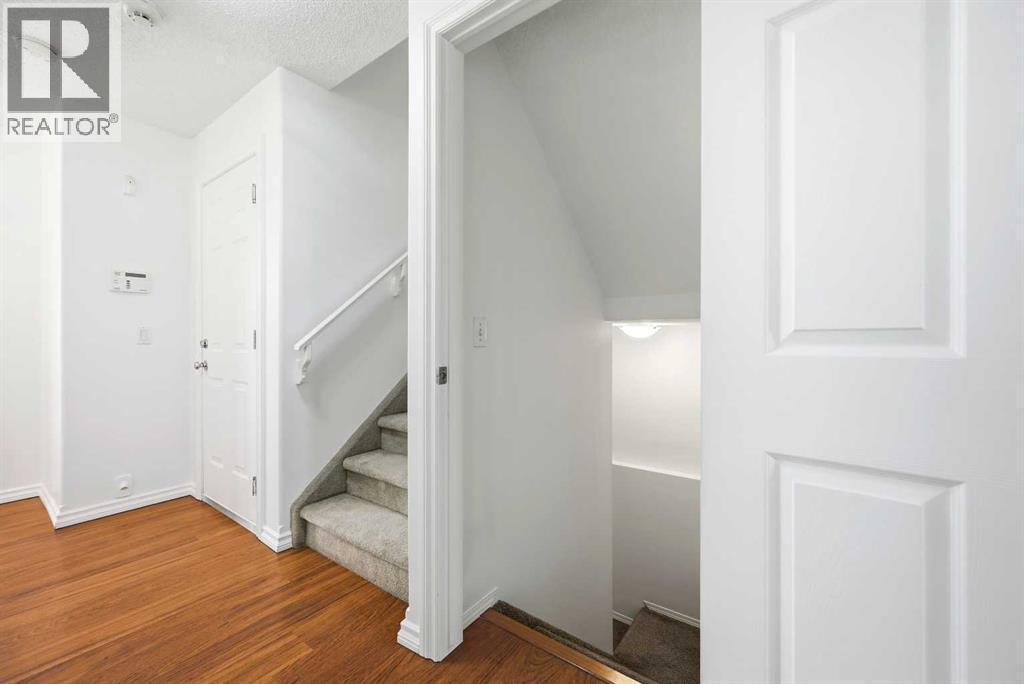 132 Royal Birch Mount Nw, Calgary, AB - Indoor Photo Showing Other Room