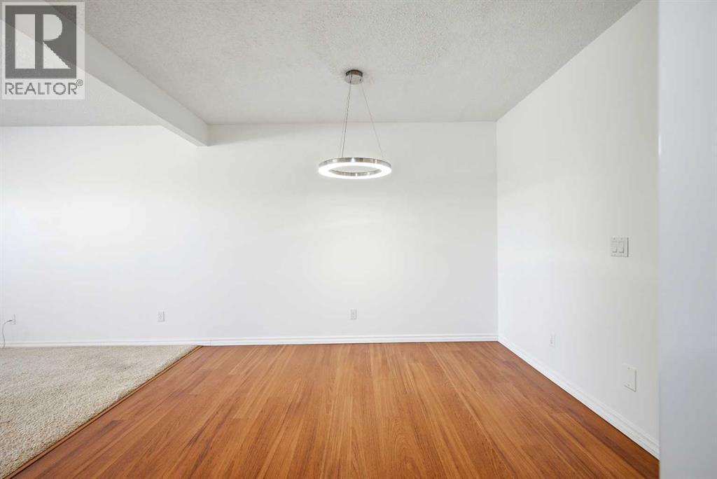 132 Royal Birch Mount Nw, Calgary, AB - Indoor Photo Showing Other Room