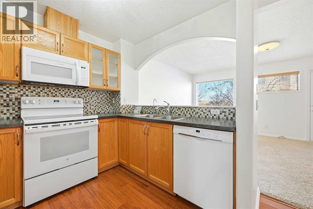 132 Royal Birch Mount Nw, Calgary, AB - Indoor Photo Showing Kitchen With Double Sink