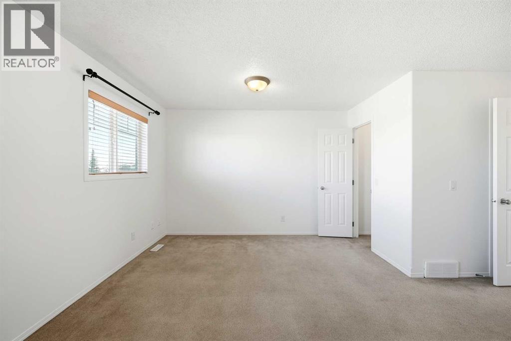 132 Royal Birch Mount Nw, Calgary, AB - Indoor Photo Showing Other Room