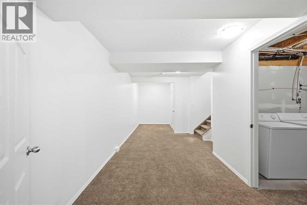 132 Royal Birch Mount Nw, Calgary, AB - Indoor Photo Showing Laundry Room