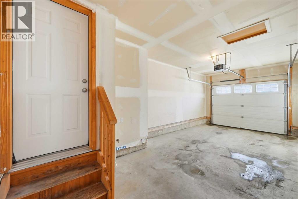 132 Royal Birch Mount Nw, Calgary, AB - Indoor Photo Showing Garage