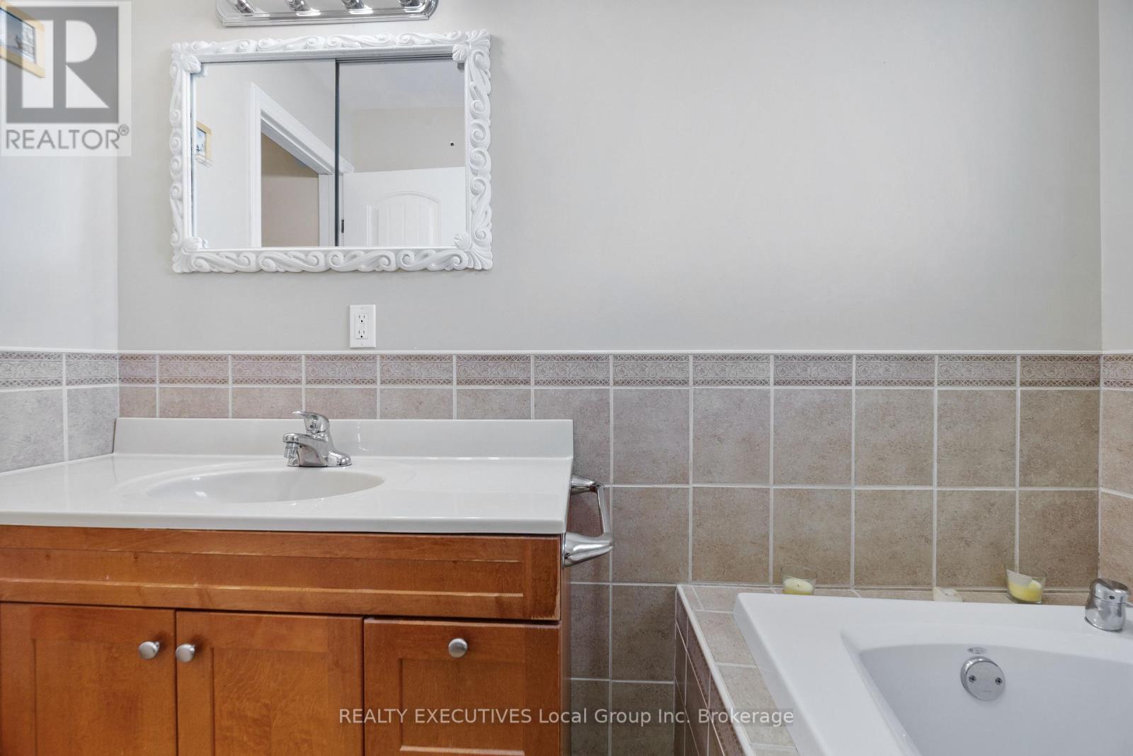 10 Manitou Street, North Bay (Ferris), ON - Indoor Photo Showing Bathroom