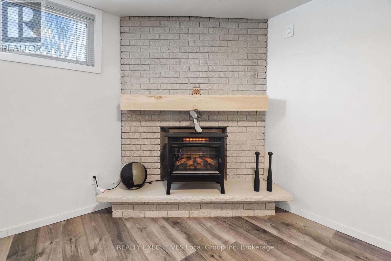 10 Manitou Street, North Bay (Ferris), ON - Indoor With Fireplace