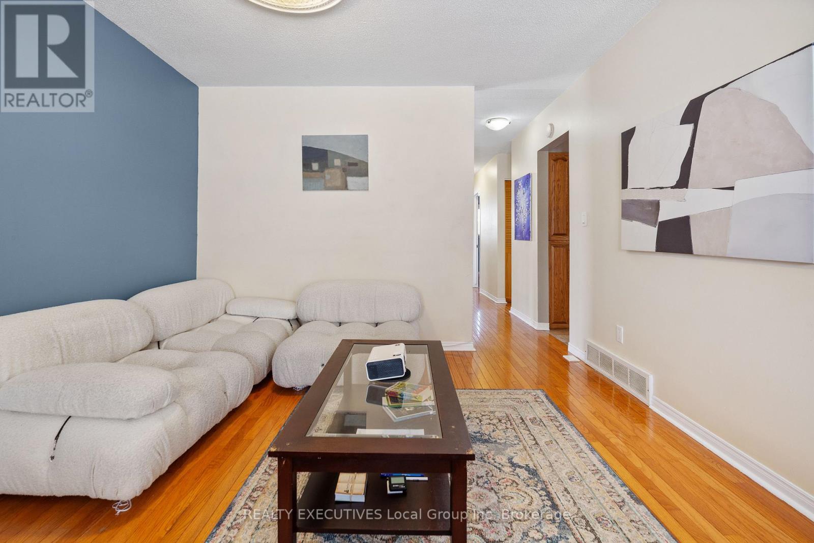 10 Manitou Street, North Bay (Ferris), ON - Indoor