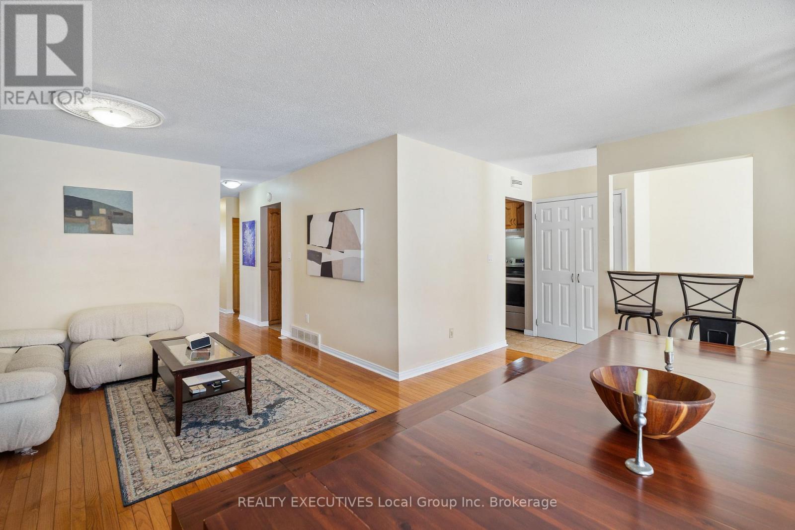 10 Manitou Street, North Bay (Ferris), ON - Indoor Photo Showing Living Room