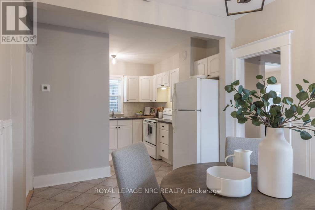 23 Trapnell Street, St. Catharines (E. Chester), ON - Indoor Photo Showing Kitchen