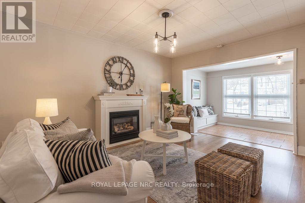 23 Trapnell Street, St. Catharines (E. Chester), ON - Indoor Photo Showing Living Room With Fireplace