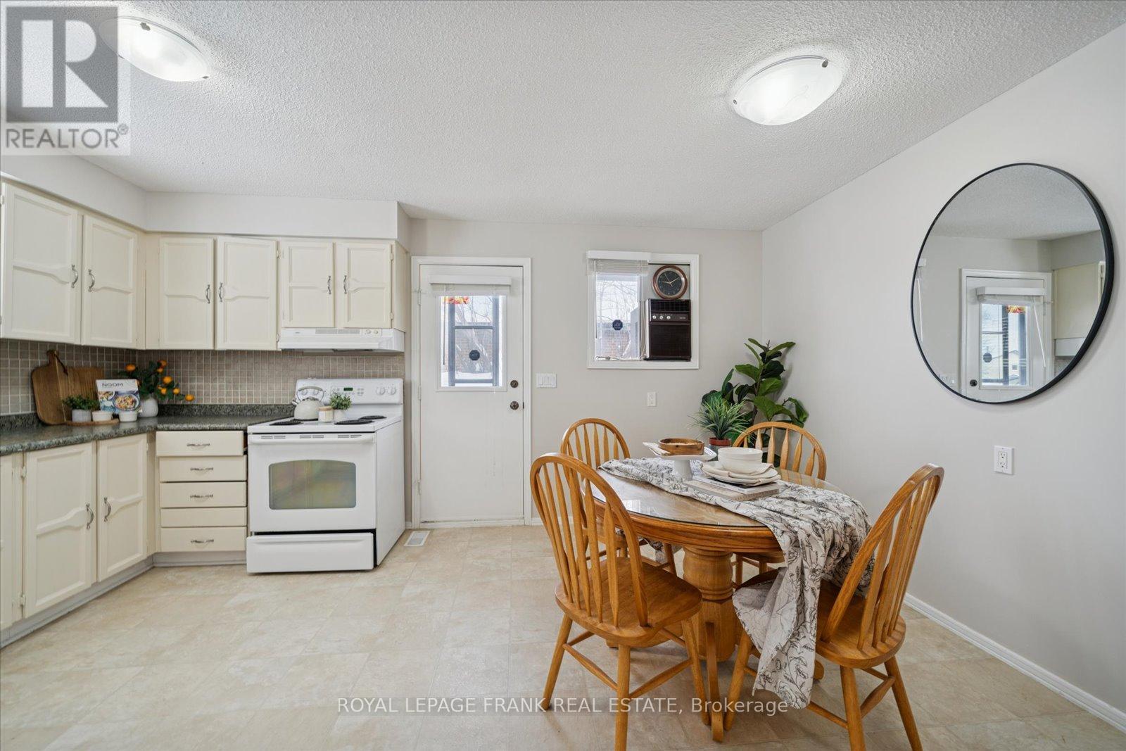 581 Grandview Street S, Oshawa (Donevan), ON - Indoor