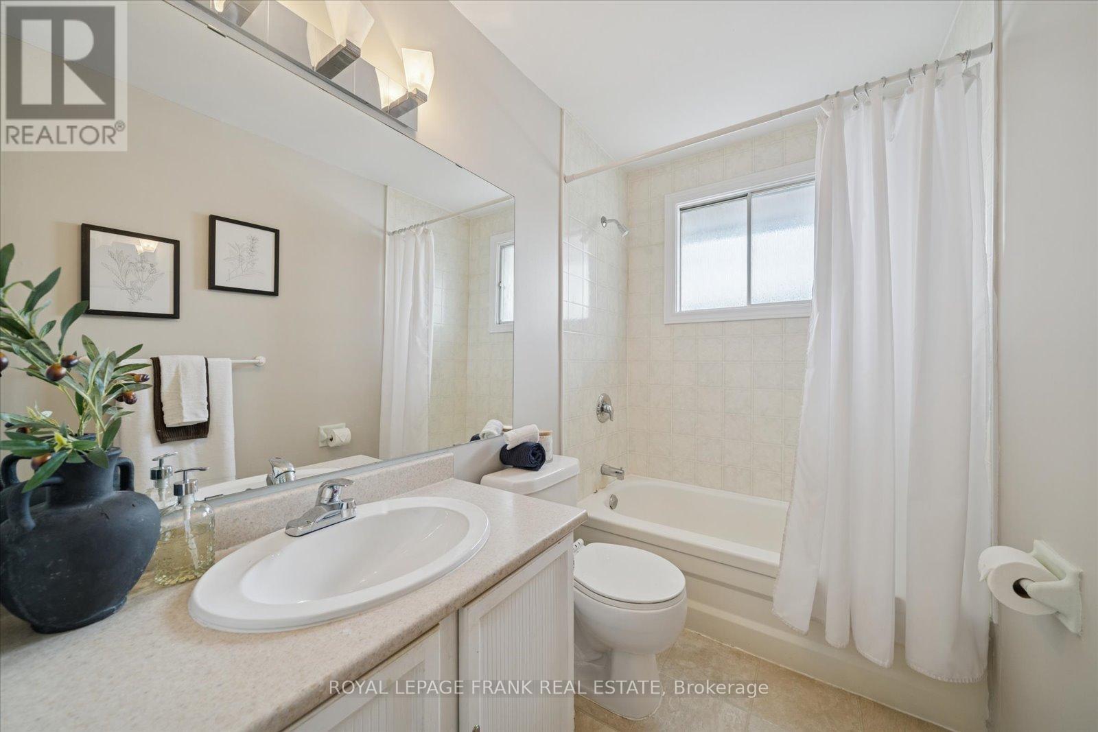 581 Grandview Street S, Oshawa (Donevan), ON - Indoor Photo Showing Bathroom