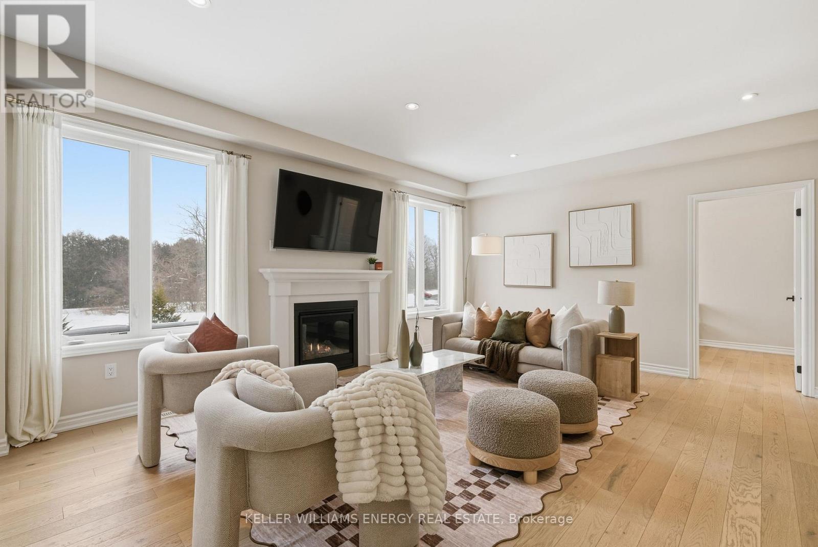 44 Priory Drive, Whitby, ON - Indoor Photo Showing Living Room With Fireplace