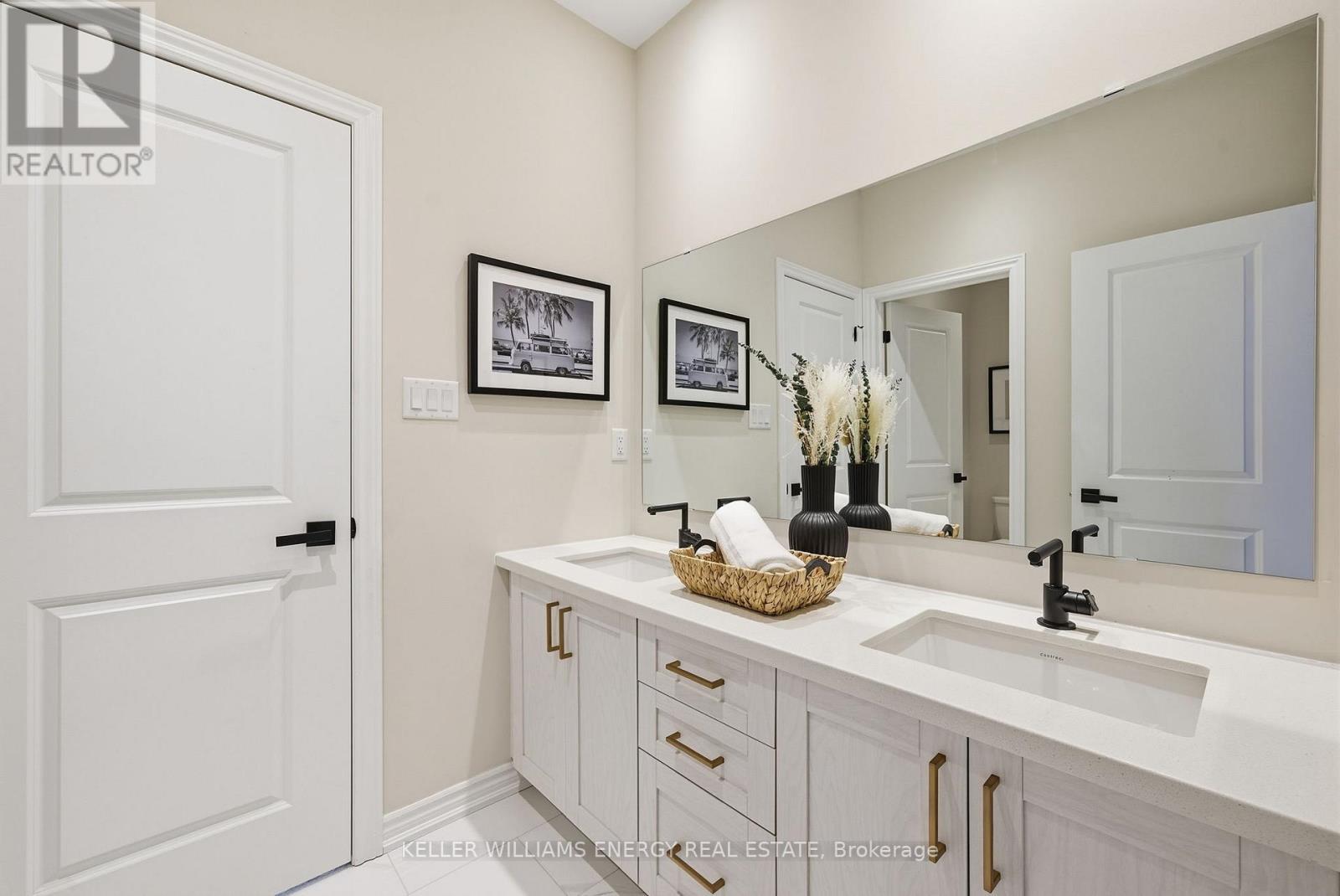 44 Priory Drive, Whitby, ON - Indoor