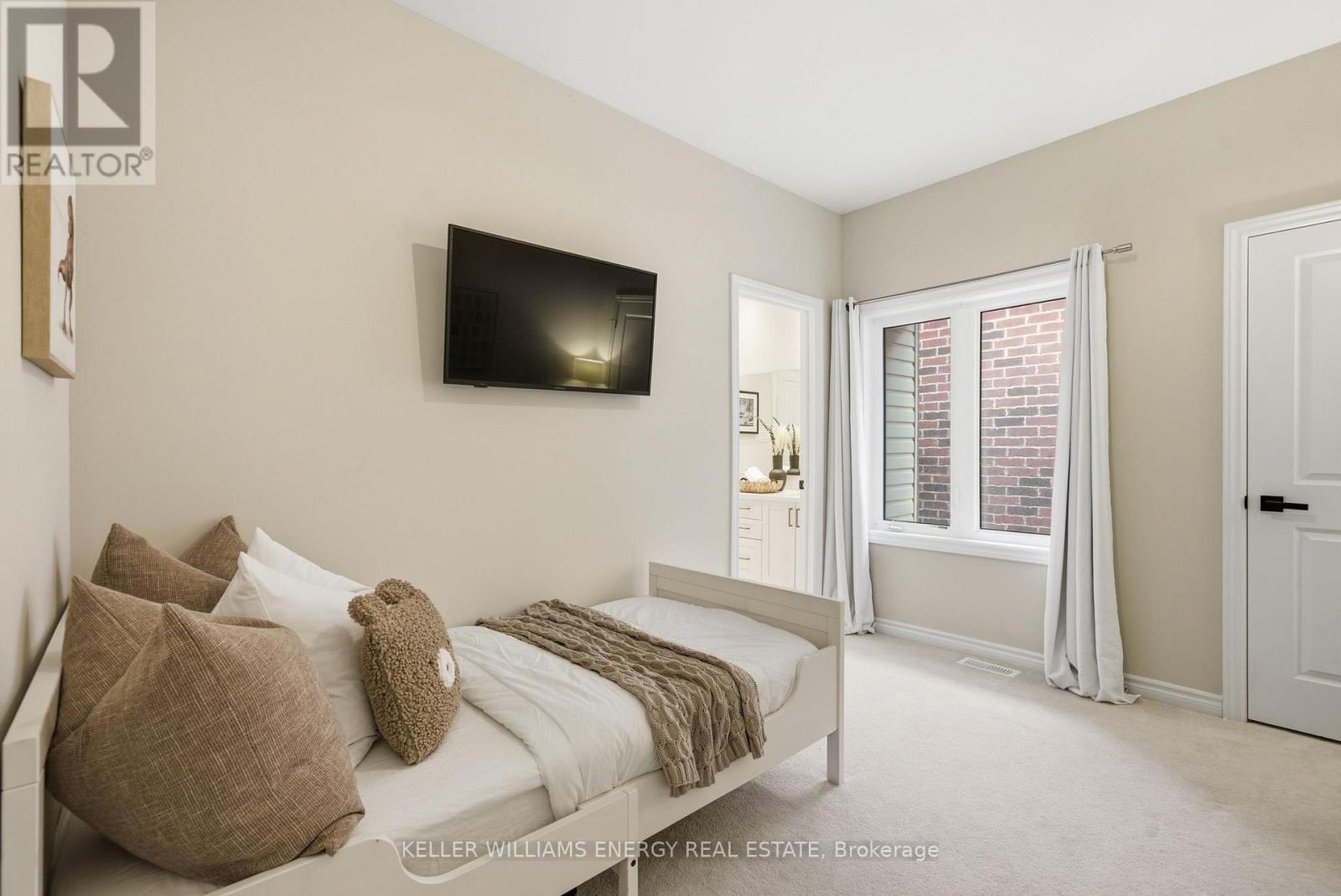 44 Priory Drive, Whitby, ON - Indoor Photo Showing Bedroom