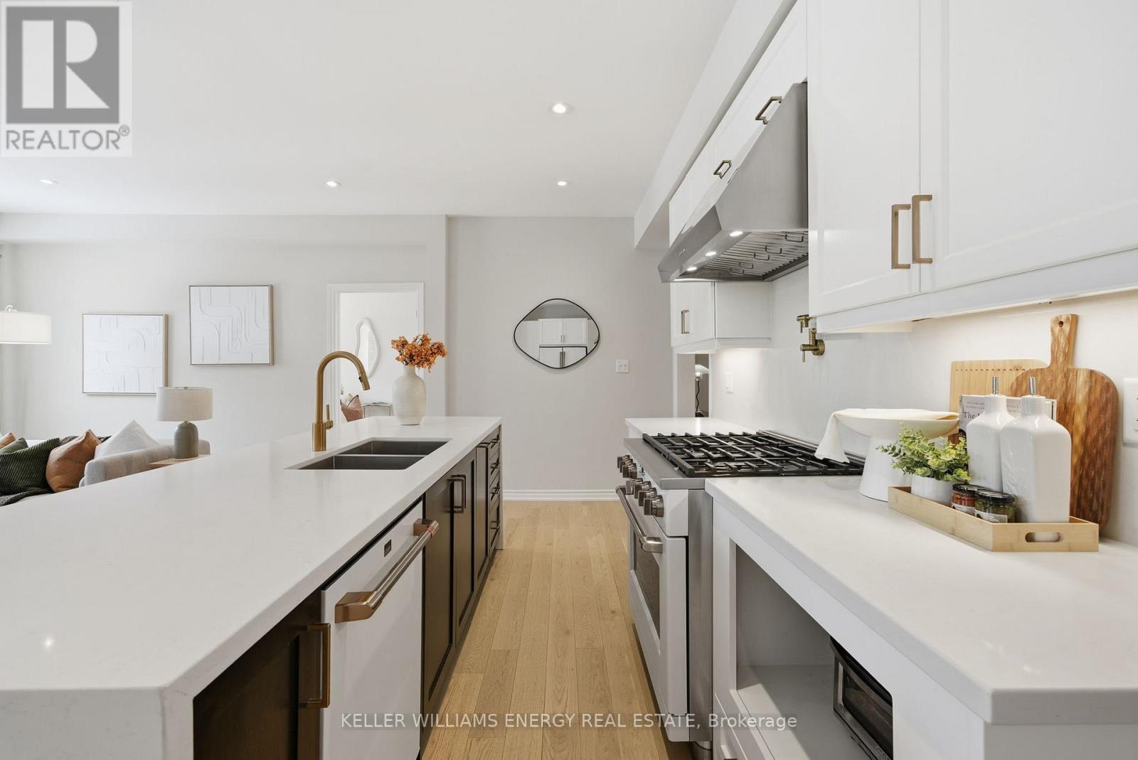 44 Priory Drive, Whitby, ON - Indoor Photo Showing Kitchen With Double Sink