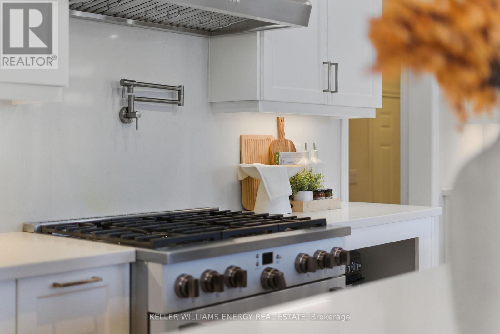 44 Priory Drive, Whitby, ON - Indoor Photo Showing Kitchen