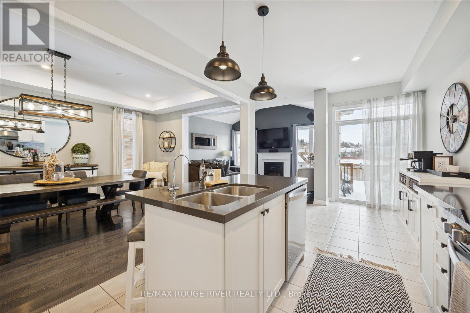 42 Doctor Archer Drive, Scugog (Port Perry), ON - Indoor Photo Showing Kitchen With Double Sink With Upgraded Kitchen
