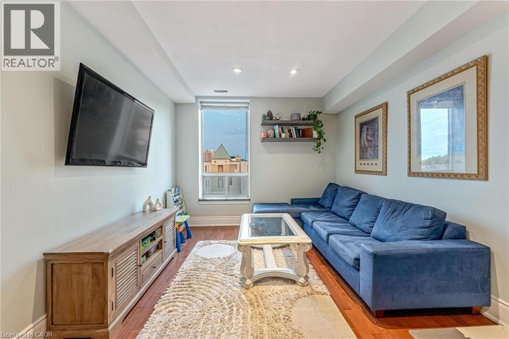 283 King Street E Unit# 304, Hamilton, ON - Indoor Photo Showing Living Room