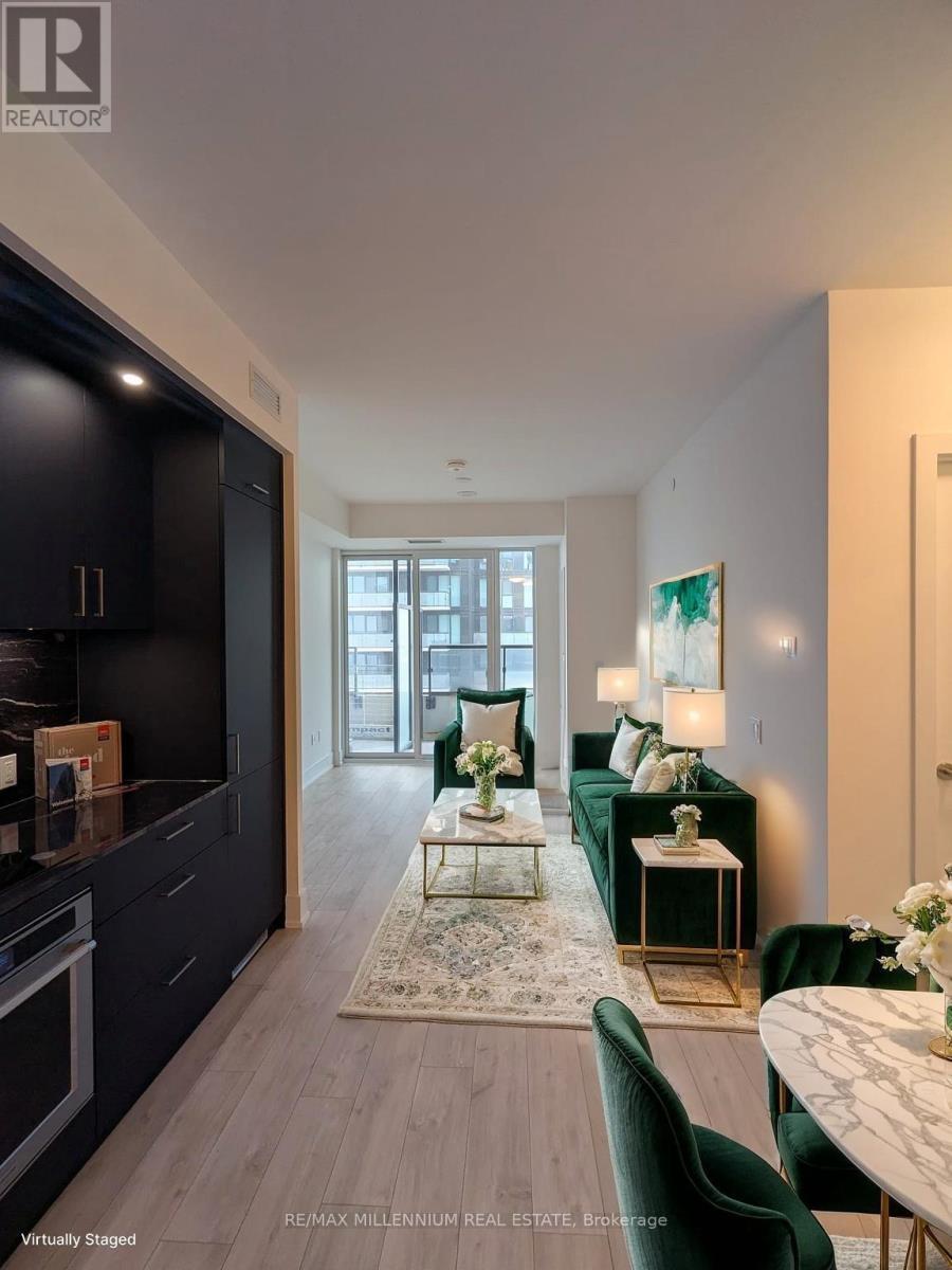 2006 - 10 Inn On The Park Drive, Toronto, ON - Indoor Photo Showing Living Room