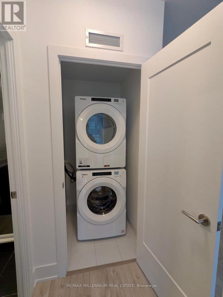 2006 - 10 Inn On The Park Drive, Toronto, ON - Indoor Photo Showing Laundry Room