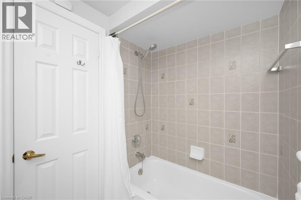 2546 Nichols Drive, Oakville, ON - Indoor Photo Showing Bathroom