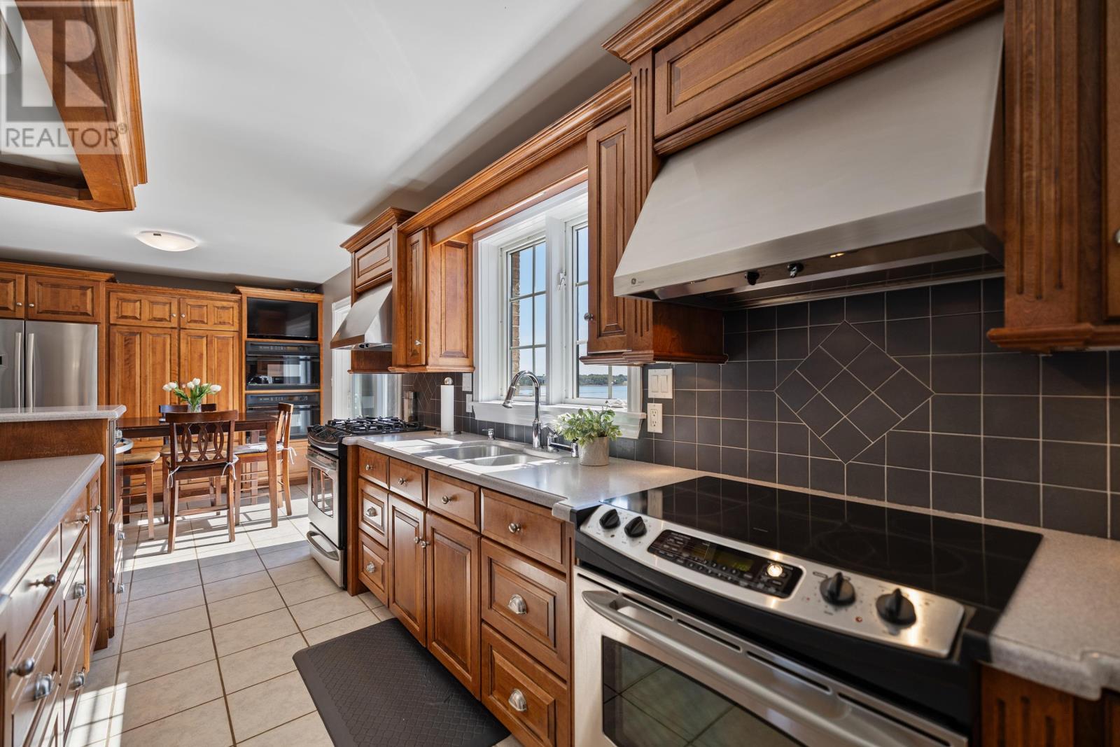 138 Cathy Drive, Cornwall, PE - Indoor Photo Showing Kitchen With Double Sink