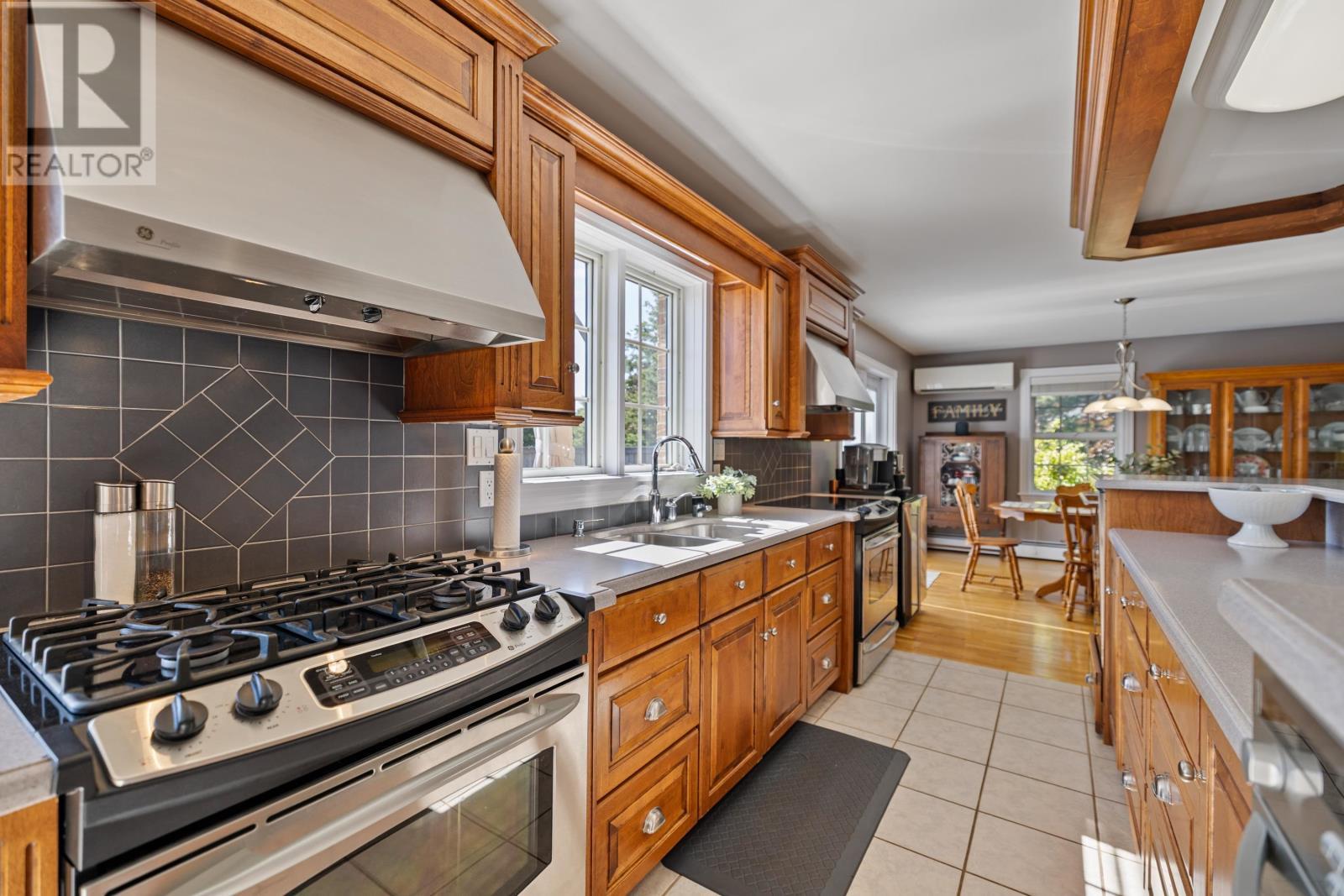 138 Cathy Drive, Cornwall, PE - Indoor Photo Showing Kitchen With Double Sink