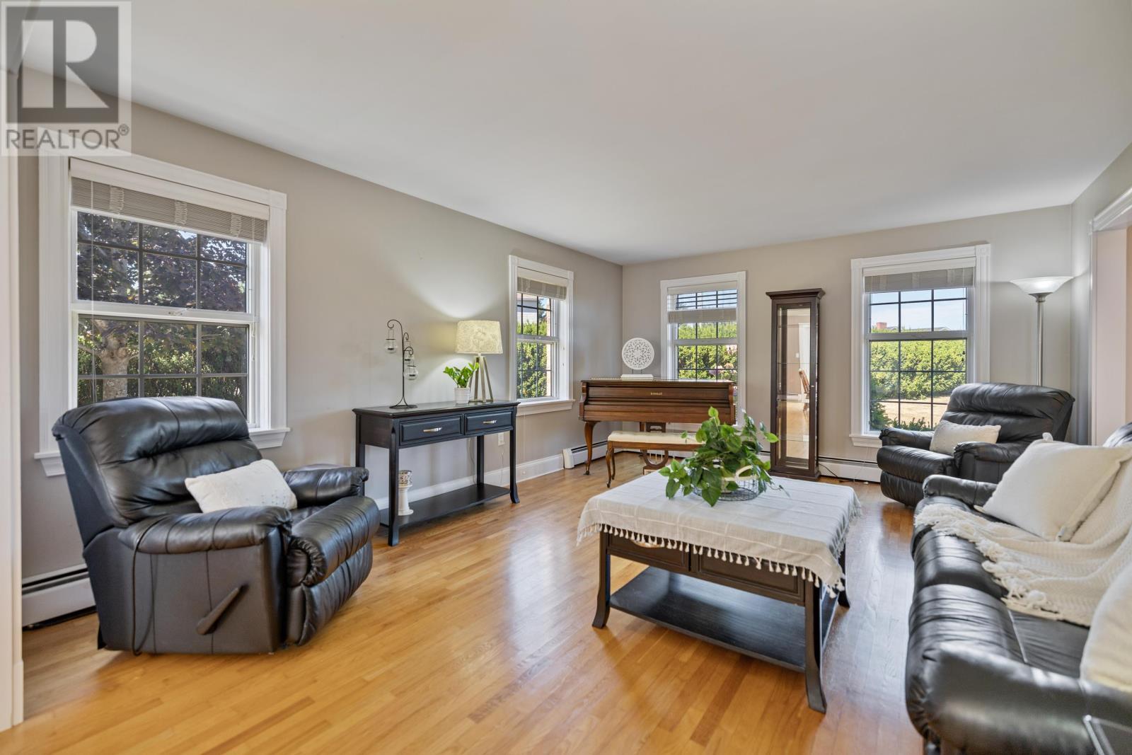 138 Cathy Drive, Cornwall, PE - Indoor Photo Showing Living Room