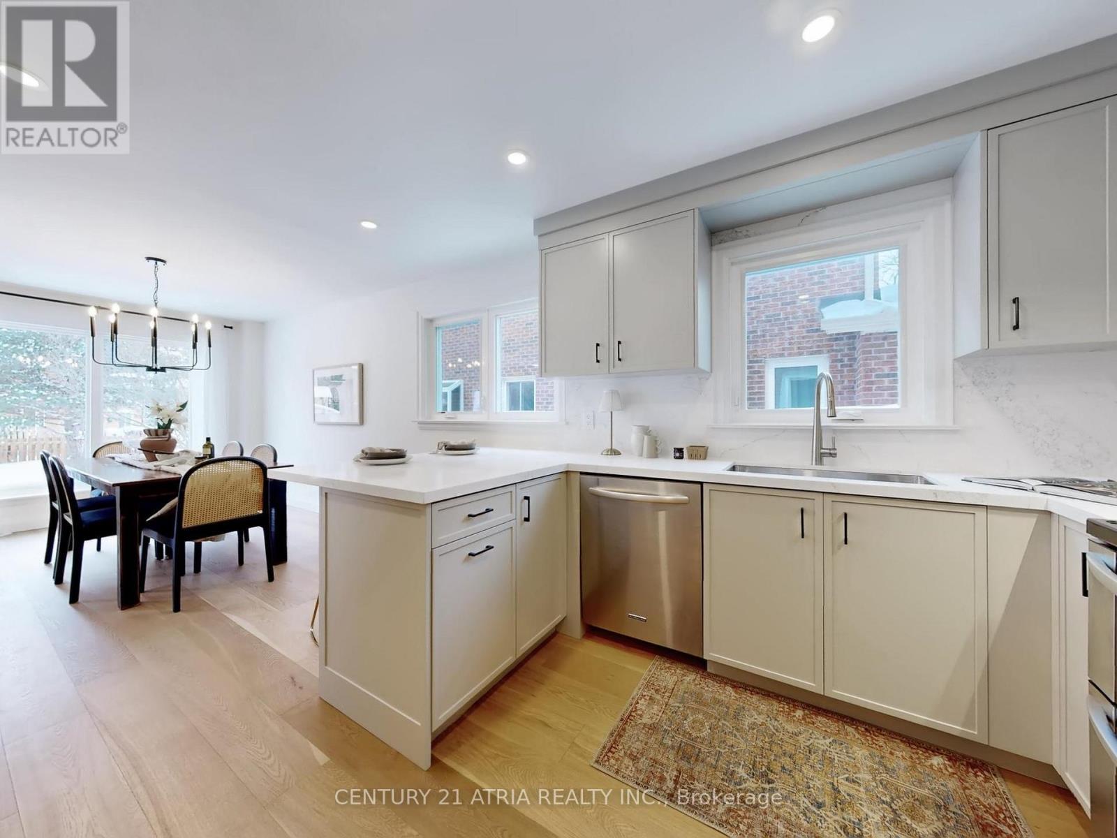 130 Major Buttons Drive, Markham, ON - Indoor Photo Showing Kitchen With Upgraded Kitchen