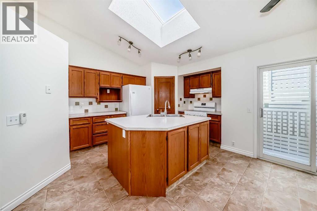 9875 Hidden Valley Drive Nw, Calgary, AB - Indoor Photo Showing Kitchen