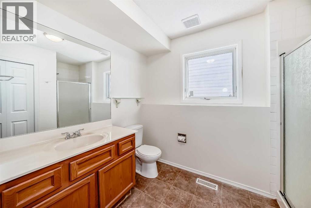 9875 Hidden Valley Drive Nw, Calgary, AB - Indoor Photo Showing Bathroom