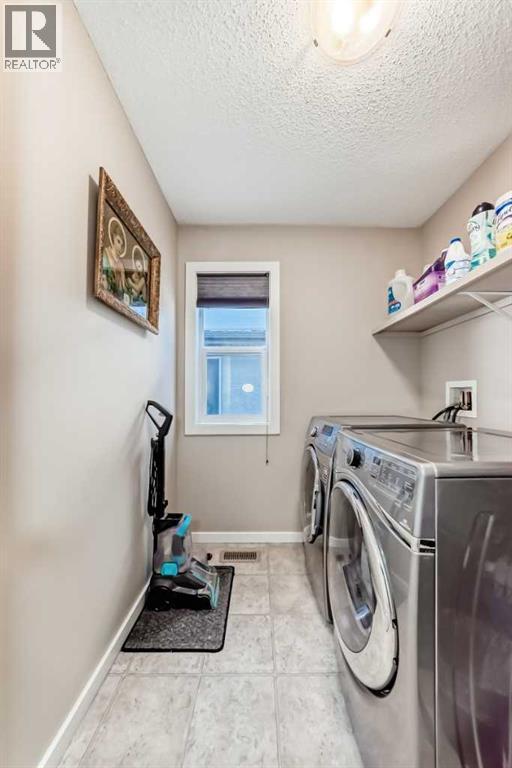 77 Marquis Common Se, Calgary, AB - Indoor Photo Showing Laundry Room