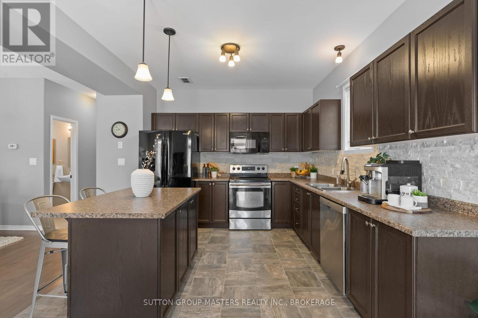 1606 Crimson Crescent, Kingston (City Northwest), ON - Indoor Photo Showing Kitchen With Double Sink With Upgraded Kitchen