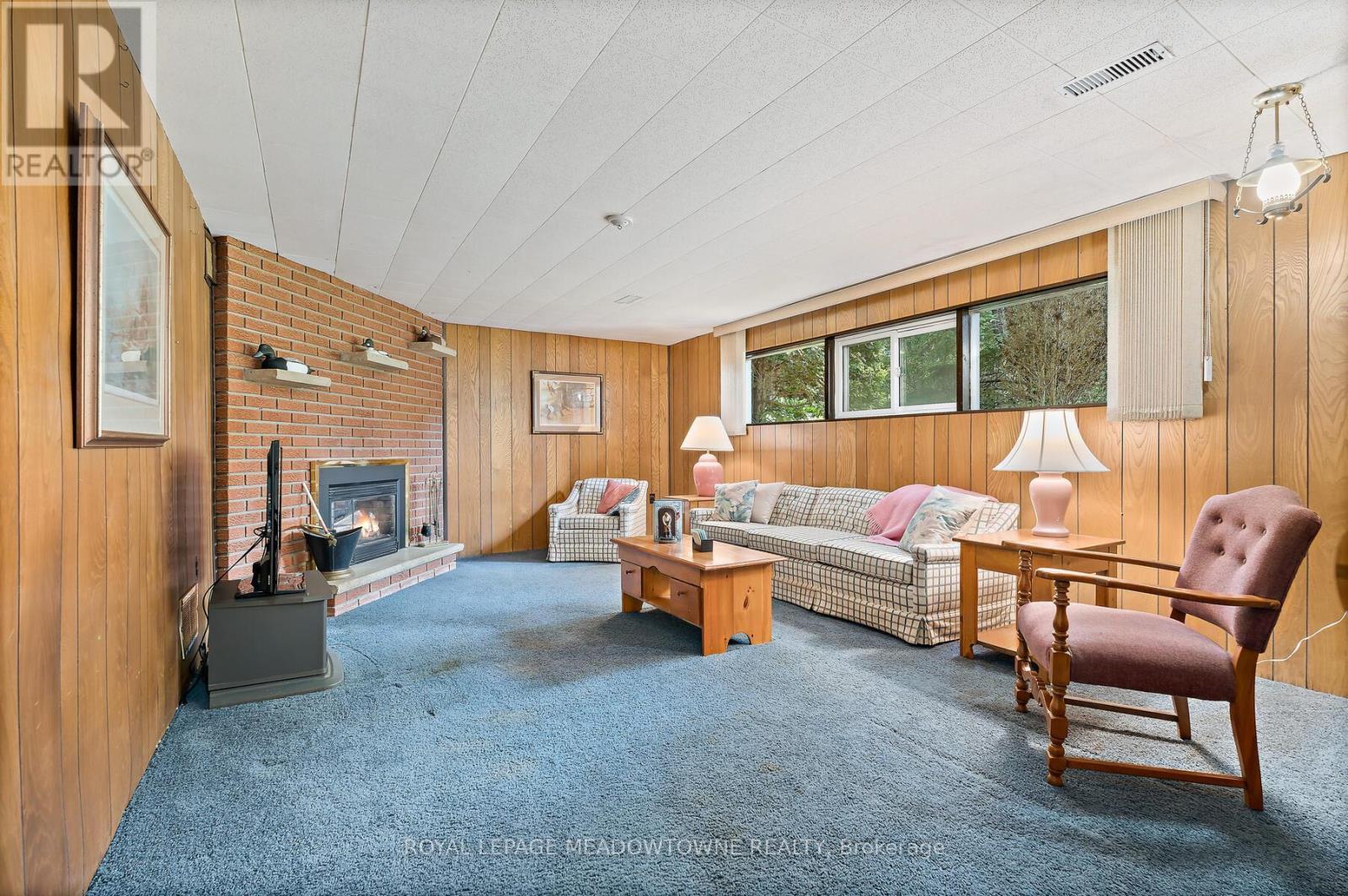 12506 Eighth Line, Halton Hills, ON - Indoor With Fireplace