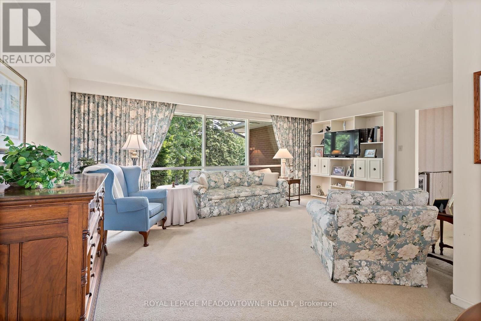 12506 Eighth Line, Halton Hills, ON - Indoor Photo Showing Living Room