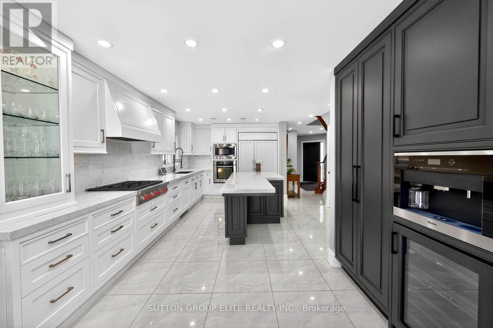 5204 Swiftcurrent Trail, Mississauga, ON - Indoor Photo Showing Kitchen With Upgraded Kitchen