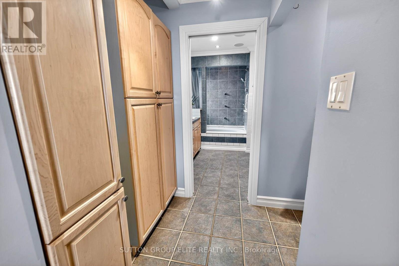 5204 Swiftcurrent Trail, Mississauga, ON - Indoor