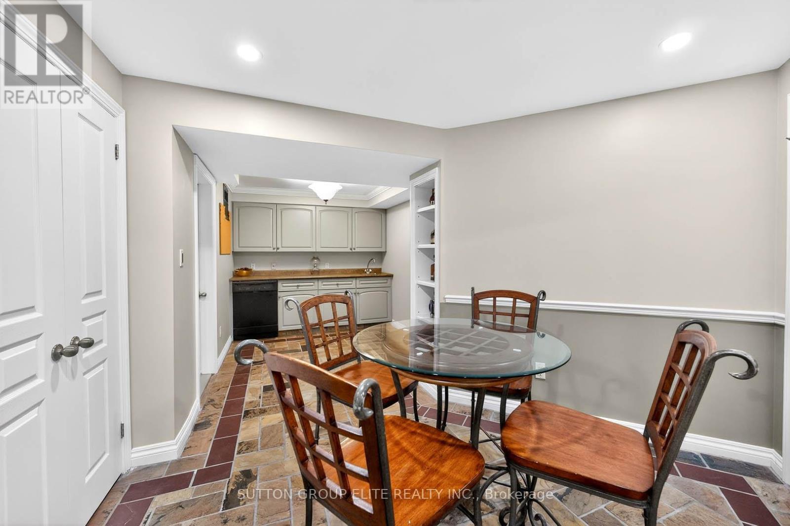 5204 Swiftcurrent Trail, Mississauga, ON - Indoor Photo Showing Dining Room