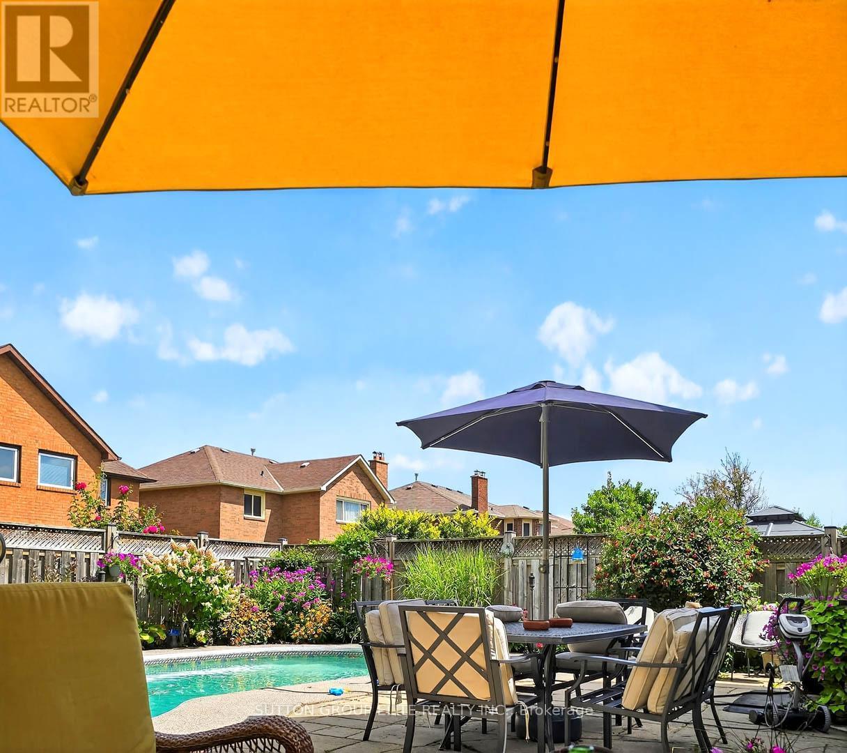 5204 Swiftcurrent Trail, Mississauga, ON - Outdoor With In Ground Pool With Exterior