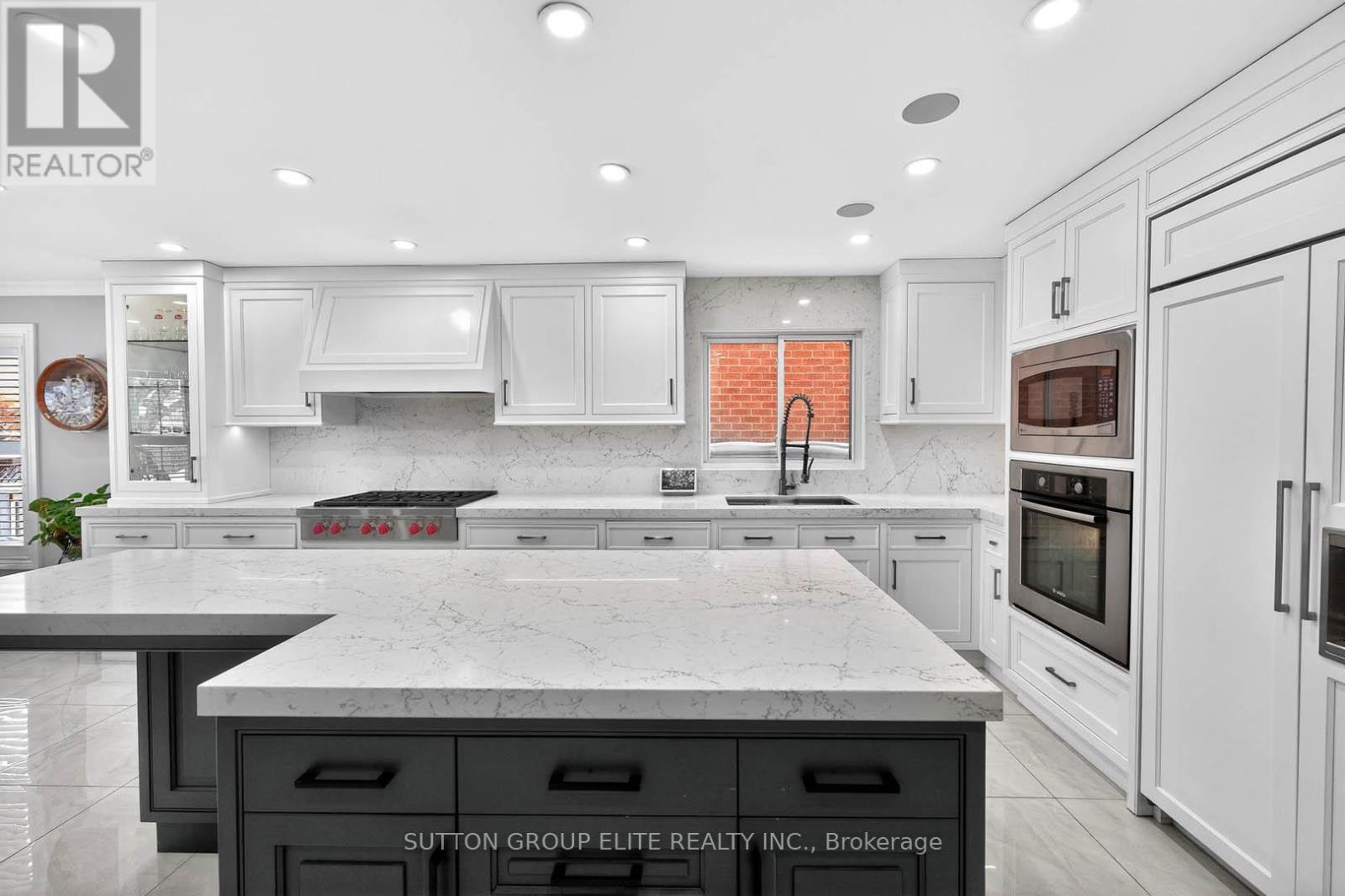 5204 Swiftcurrent Trail, Mississauga, ON - Indoor Photo Showing Kitchen With Upgraded Kitchen