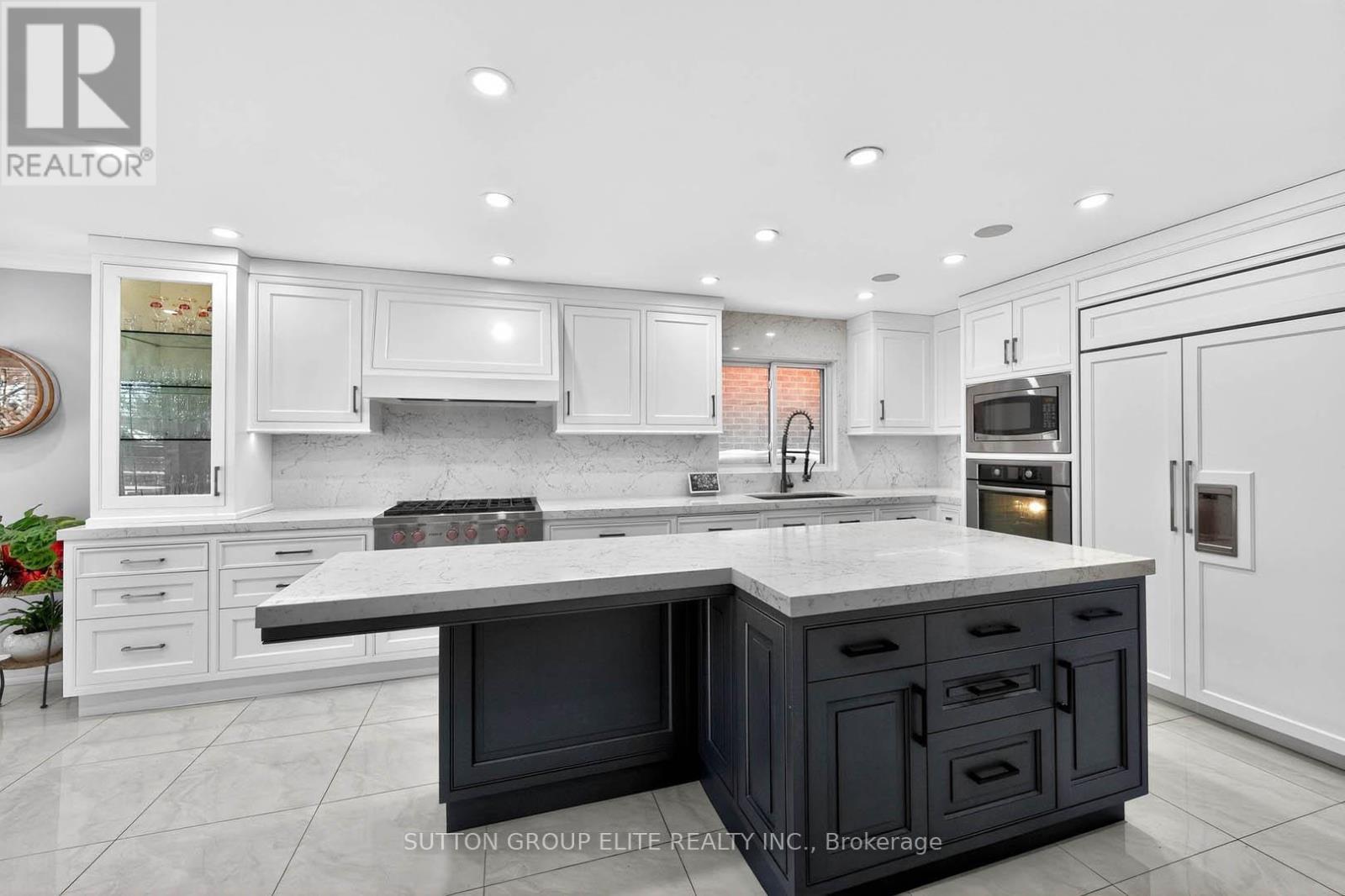 5204 Swiftcurrent Trail, Mississauga, ON - Indoor Photo Showing Kitchen With Upgraded Kitchen
