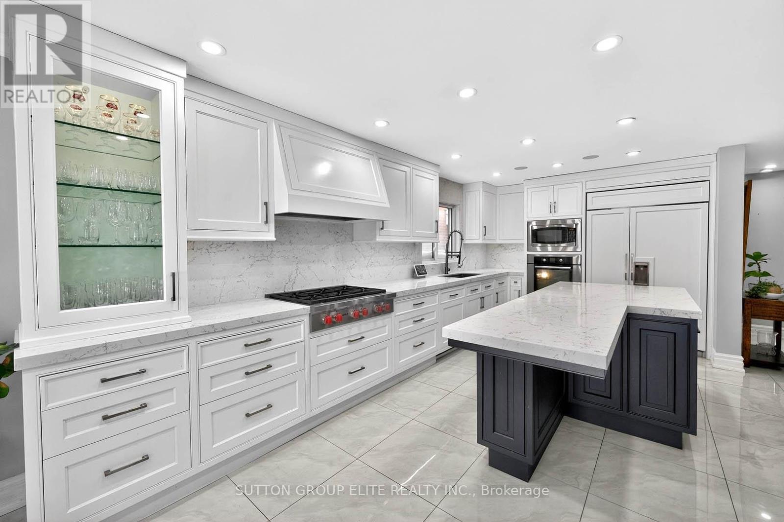 5204 Swiftcurrent Trail, Mississauga, ON - Indoor Photo Showing Kitchen With Upgraded Kitchen