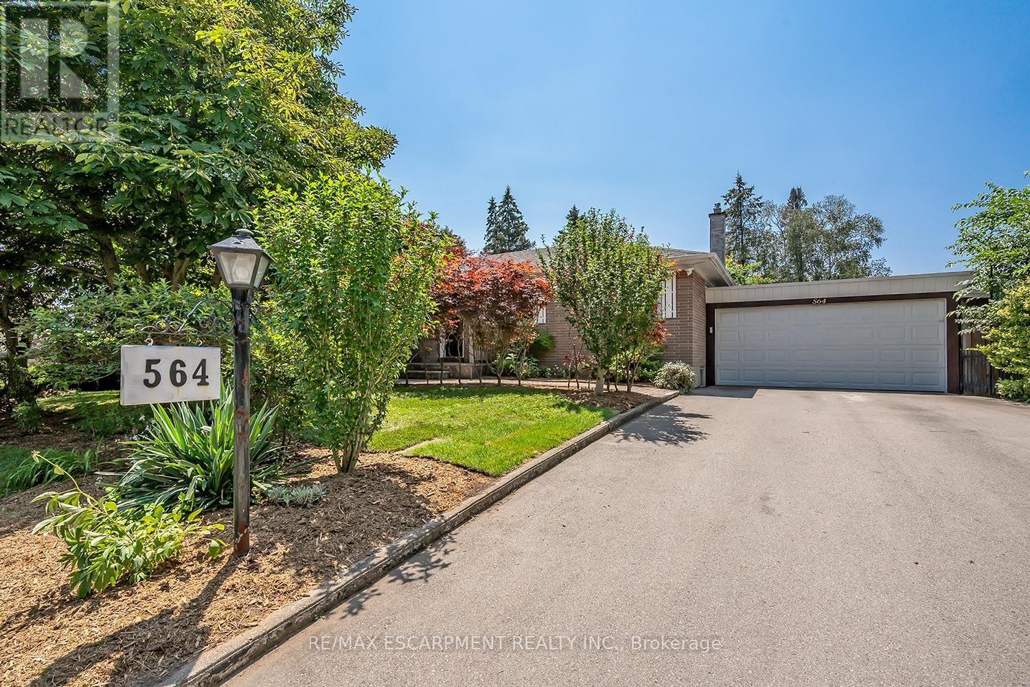 564 Maplehill Drive, Burlington, ON - Outdoor