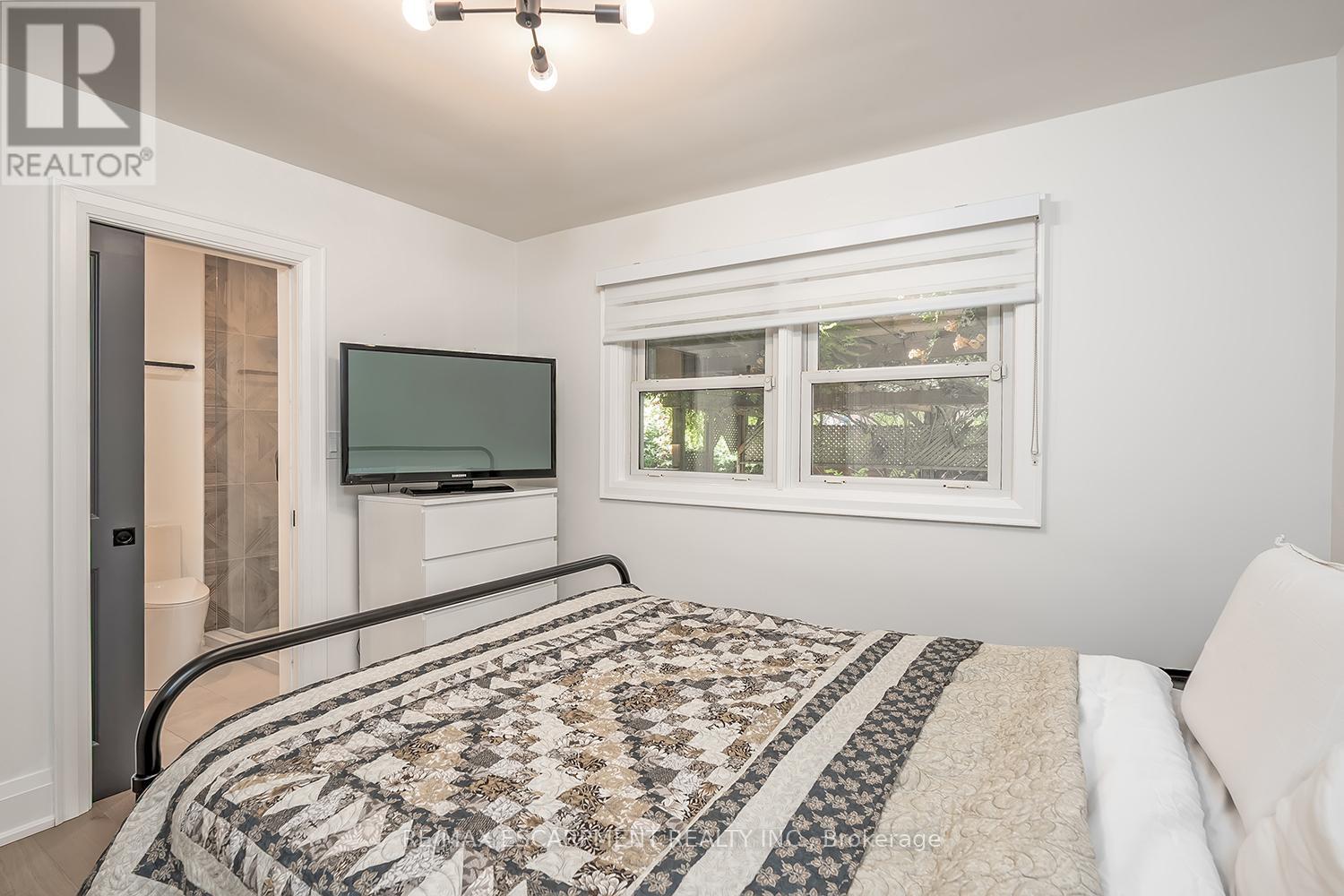 564 Maplehill Drive, Burlington, ON - Indoor Photo Showing Bedroom