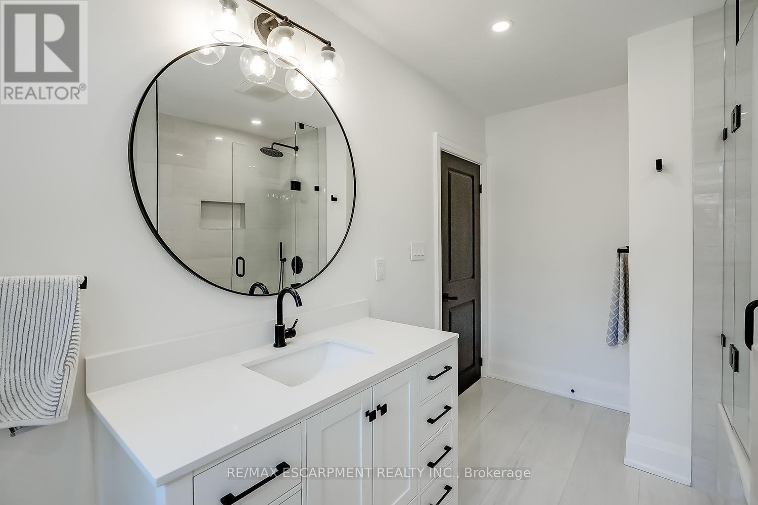 564 Maplehill Drive, Burlington, ON - Indoor