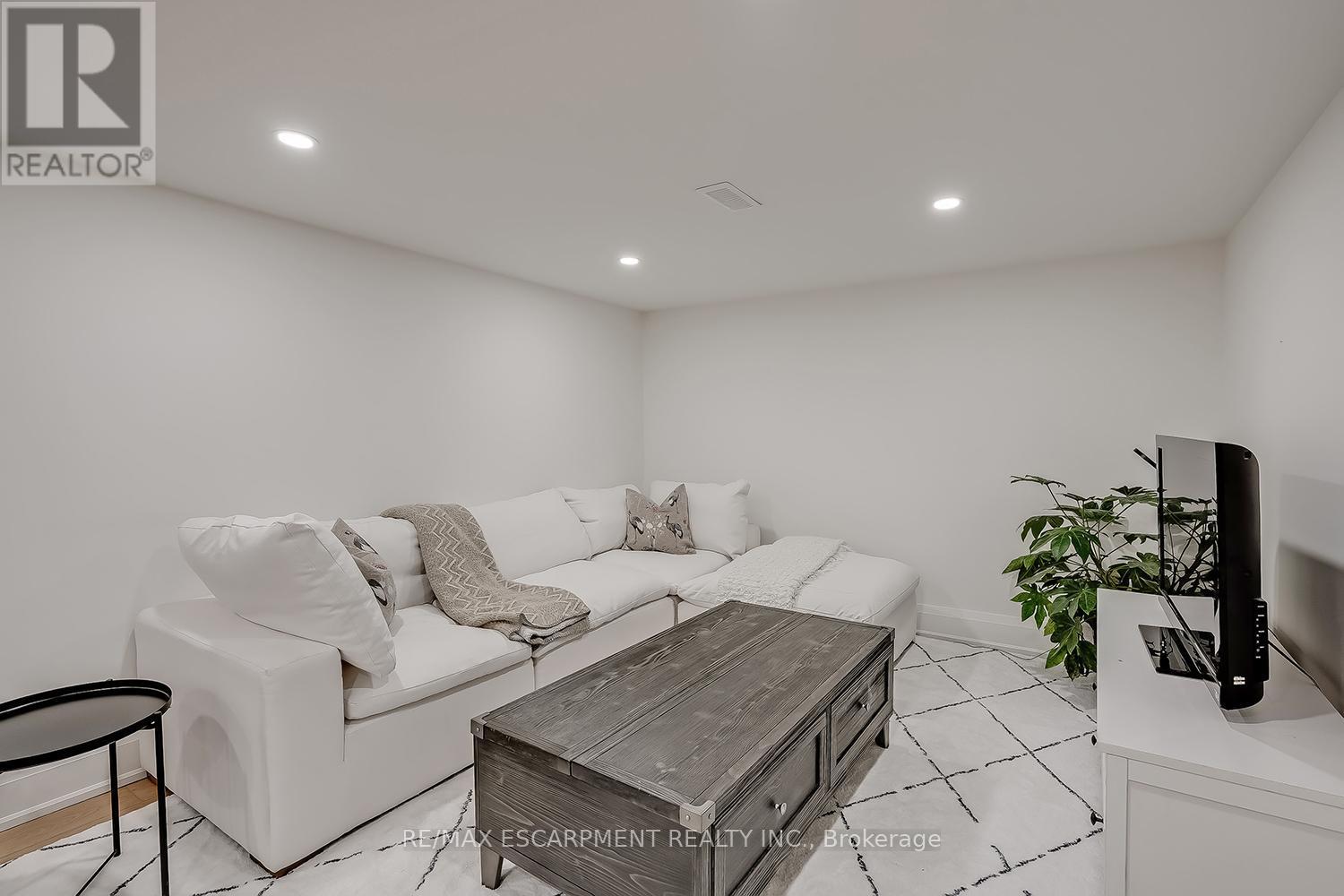 564 Maplehill Drive, Burlington, ON - Indoor