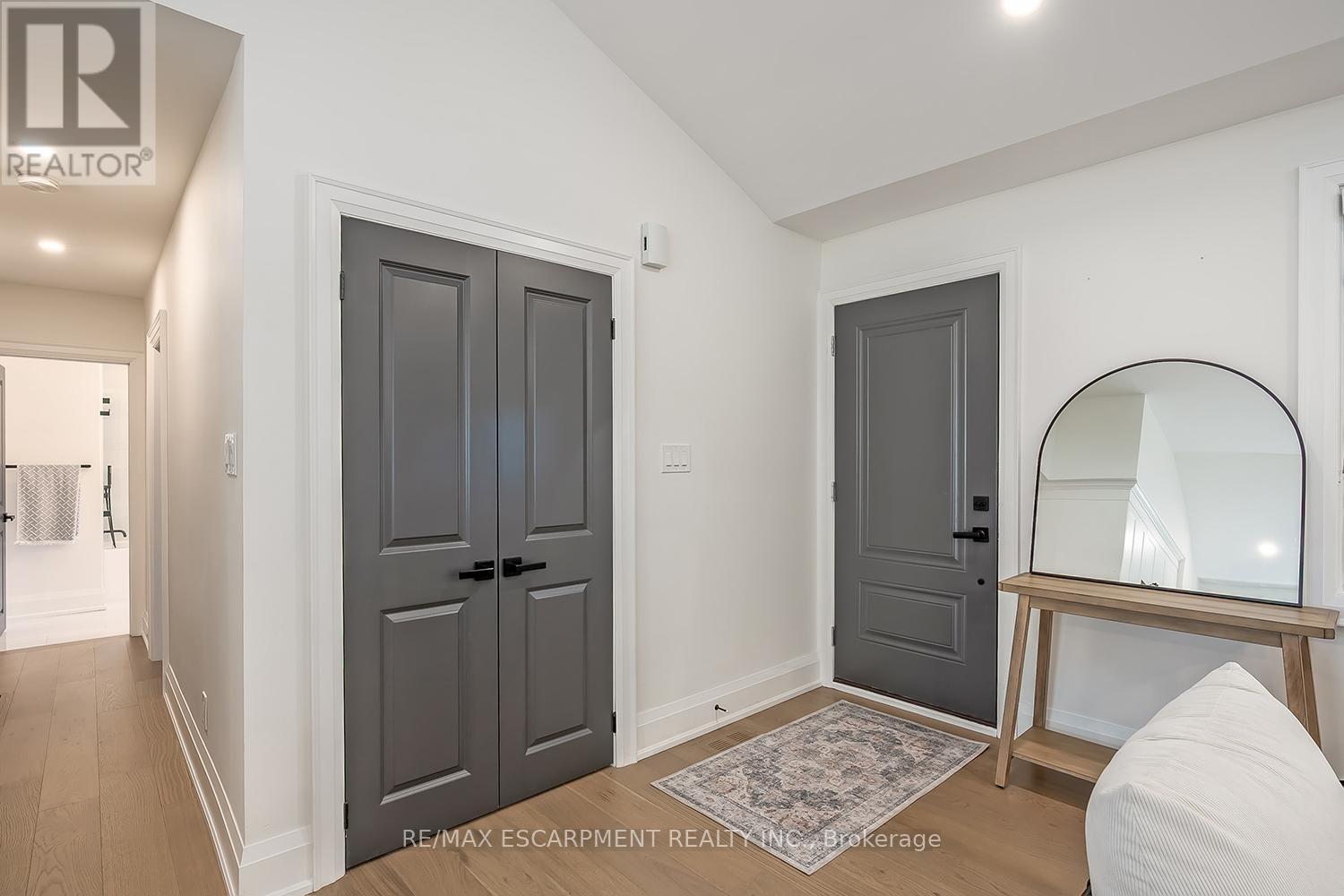 564 Maplehill Drive, Burlington, ON - Indoor Photo Showing Other Room