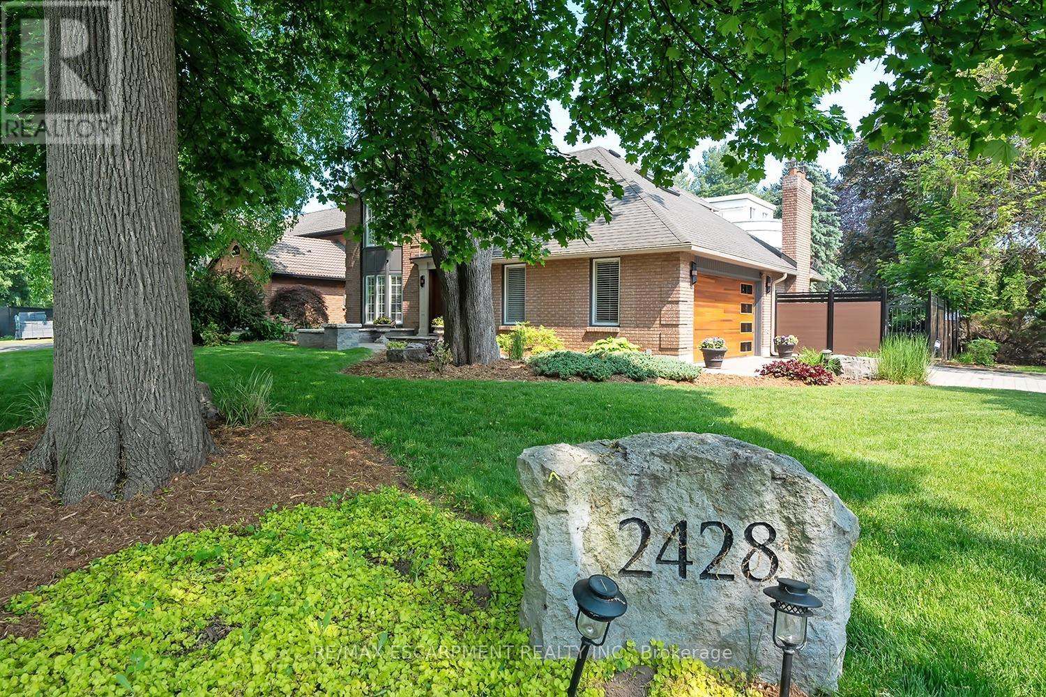 2428 Lakeshore Road, Burlington, ON - Outdoor